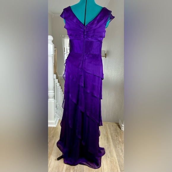 Adrianna Papell Occasions long gown in purple, size 8. - Picture 4 of 10